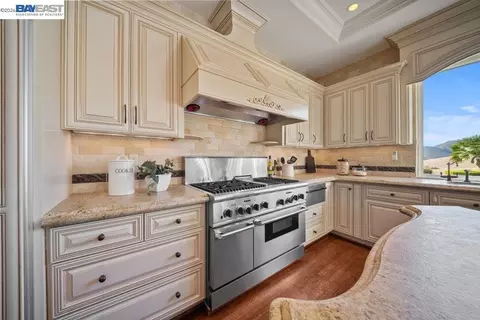 Kitchen - 27 Eagle Ridge Ln, Danville, CA 94506 photo 7 of 10
