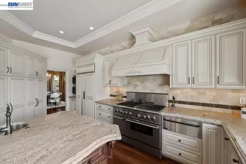 Kitchen - 27 Eagle Ridge Ln, Danville, CA 94506 photo 9 of 10