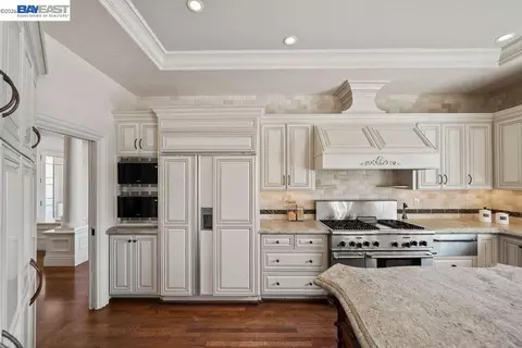 Kitchen - 27 Eagle Ridge Ln, Danville, CA 94506 photo 8 of 10