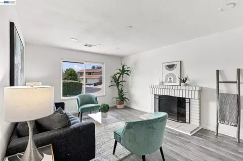Living - 2640 Beecham, Fairfield, CA 94533 photo 1 of 3