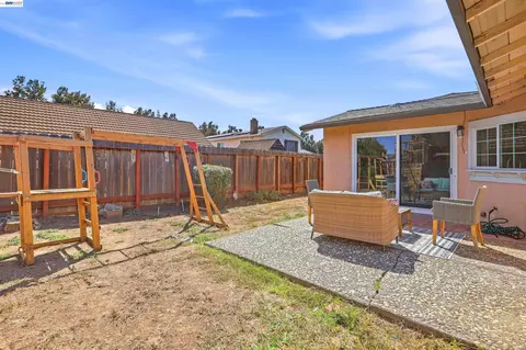 Exterior - 2640 Beecham, Fairfield, CA 94533 photo 5 of 8