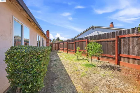 Exterior - 2640 Beecham, Fairfield, CA 94533 photo 7 of 8