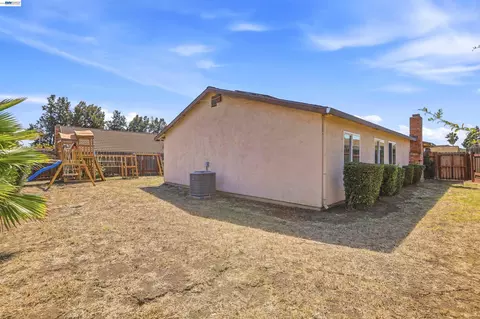 Exterior - 2640 Beecham, Fairfield, CA 94533 photo 4 of 8