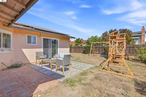 Exterior - 2640 Beecham, Fairfield, CA 94533 photo 6 of 8