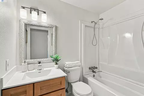 Bath - 2640 Beecham, Fairfield, CA 94533 photo 1 of 2