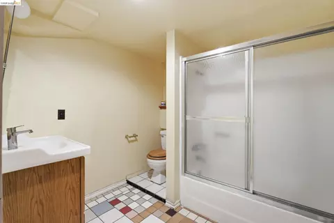 Bath - 2204 Tenth St, Berkeley, CA 94710 photo 6 of 7