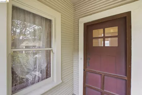 Entry Way - 2204 Tenth St, Berkeley, CA 94710 photo 1 of 4