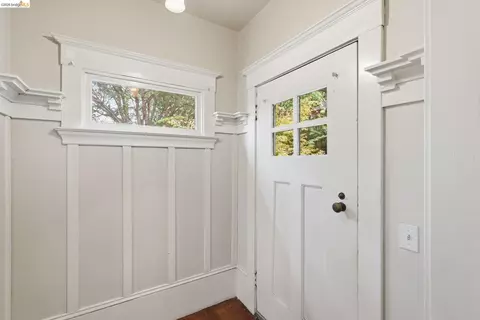 Entry Way - 2204 Tenth St, Berkeley, CA 94710 photo 3 of 4
