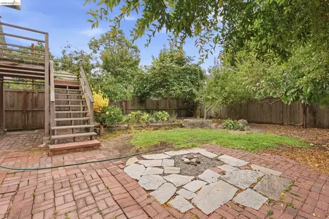 Exterior - 2204 Tenth St, Berkeley, CA 94710 photo 3 of 6