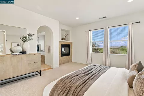 Bedroom - 5279 S Montecito Dr, Concord, CA 94521 photo 4 of 8