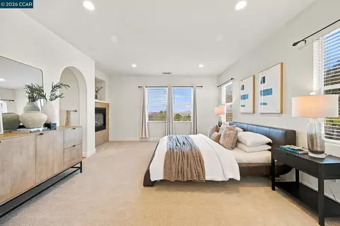 Bedroom - 5279 S Montecito Dr, Concord, CA 94521 photo 2 of 8