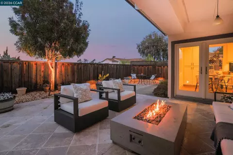 Exterior - 5279 S Montecito Dr, Concord, CA 94521 photo 2 of 7