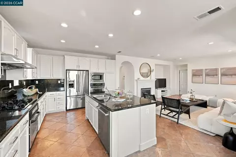 Kitchen - 5279 S Montecito Dr, Concord, CA 94521 photo 5 of 5