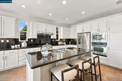 Kitchen - 5279 S Montecito Dr, Concord, CA 94521 photo 2 of 5