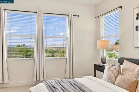 Bedroom - 5279 S Montecito Dr, Concord, CA 94521 photo 3 of 8