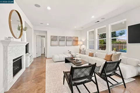 Living - 5279 S Montecito Dr, Concord, CA 94521 photo 1 of 2