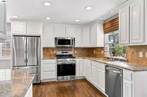 Kitchen - 1017 Hatchcover Pl, Manteca, CA 95337 photo 1 of 6
