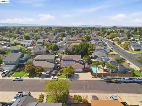 View/Area - 1017 Hatchcover Pl, Manteca, CA 95337 photo 3 of 6