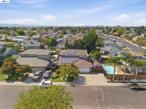 View/Area - 1017 Hatchcover Pl, Manteca, CA 95337 photo 2 of 6