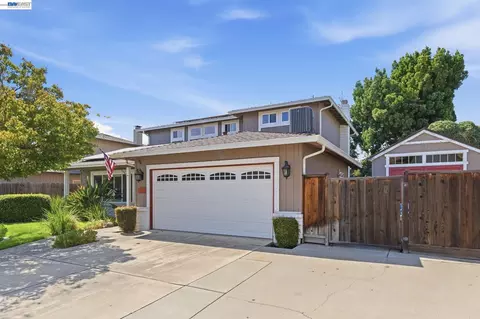 Exterior - 1017 Hatchcover Pl, Manteca, CA 95337 photo 4 of 6