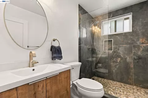 Bath - 1017 Hatchcover Pl, Manteca, CA 95337 photo 4 of 4