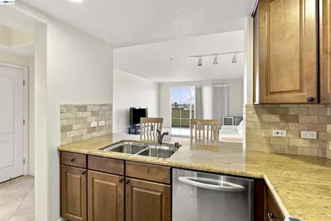Kitchen - 600 S Abel St #508, Milpitas, CA 95035 photo 4 of 6