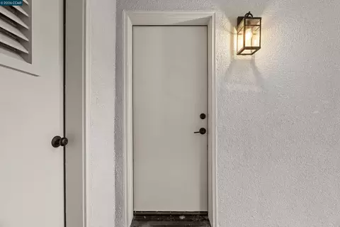 Entry Way - 6900 Charing Cross Rd, Berkeley, CA 94705 photo 6 of 6