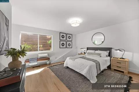 Bedroom - 6900 Charing Cross Rd, Berkeley, CA 94705 photo 8 of 11