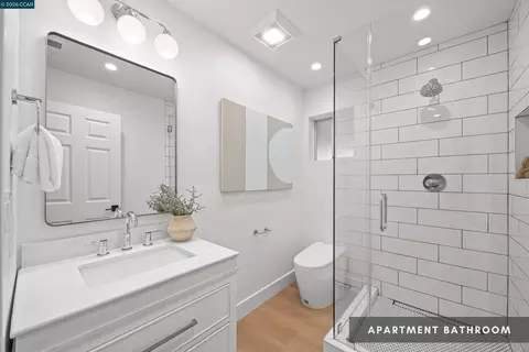 Bath - 6900 Charing Cross Rd, Berkeley, CA 94705 photo 4 of 4