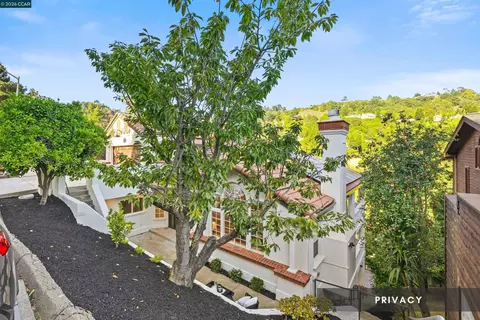 Exterior - 6900 Charing Cross Rd, Berkeley, CA 94705 photo 10 of 11