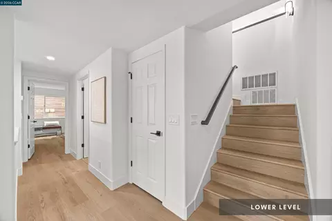 Entry Way - 6900 Charing Cross Rd, Berkeley, CA 94705 photo 5 of 6