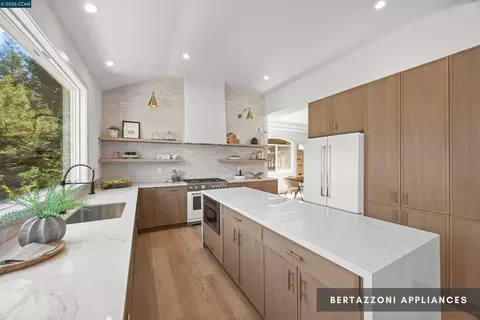Kitchen - 6900 Charing Cross Rd, Berkeley, CA 94705 photo 4 of 5