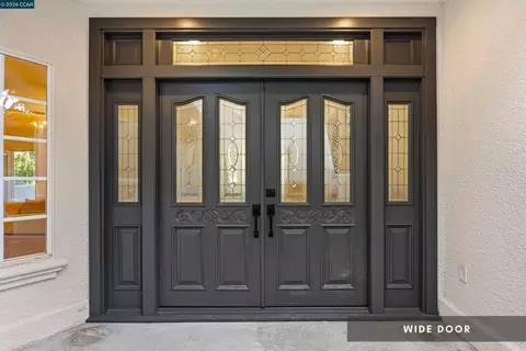 Entry Way - 6900 Charing Cross Rd, Berkeley, CA 94705 photo 1 of 6
