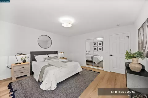 Bedroom - 6900 Charing Cross Rd, Berkeley, CA 94705 photo 9 of 11