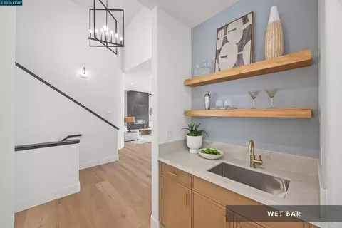 Entry Way - 6900 Charing Cross Rd, Berkeley, CA 94705 photo 2 of 6