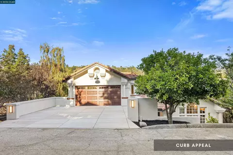 Exterior - 6900 Charing Cross Rd, Berkeley, CA 94705 photo 1 of 11