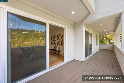 Exterior - 6900 Charing Cross Rd, Berkeley, CA 94705 photo 3 of 11