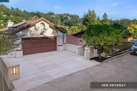 Exterior - 6900 Charing Cross Rd, Berkeley, CA 94705 photo 9 of 11