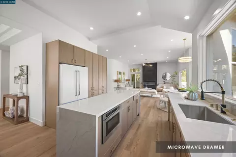 Kitchen - 6900 Charing Cross Rd, Berkeley, CA 94705 photo 2 of 5