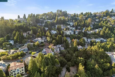 View/Area - 6900 Charing Cross Rd, Berkeley, CA 94705 photo 11 of 12