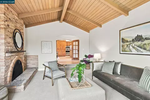 Living - 21 Inverleith Ter, Moraga, CA 94556 photo 2 of 4