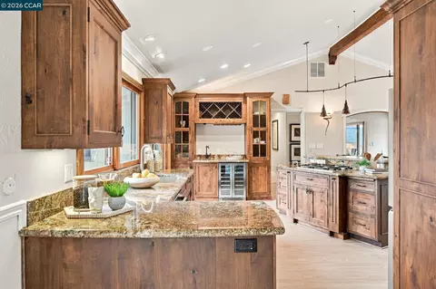 Kitchen - 21 Inverleith Ter, Moraga, CA 94556 photo 2 of 6