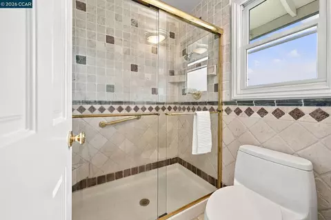 Bath - 21 Inverleith Ter, Moraga, CA 94556 photo 4 of 4