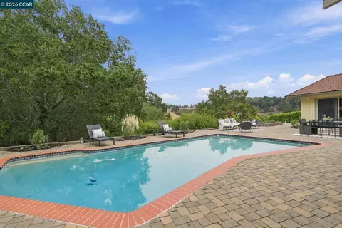 Exterior - 21 Inverleith Ter, Moraga, CA 94556 photo 5 of 11