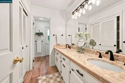 Bath - 21 Inverleith Ter, Moraga, CA 94556 photo 1 of 4