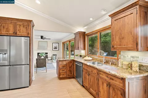 Kitchen - 21 Inverleith Ter, Moraga, CA 94556 photo 6 of 6