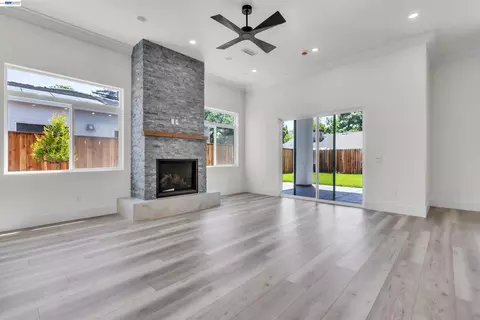Living - 5210 Shirehills Ln, Carmichael, CA 95608 photo 3 of 4