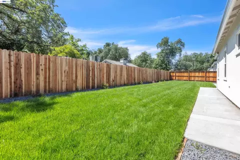 Exterior - 5210 Shirehills Ln, Carmichael, CA 95608 photo 5 of 5