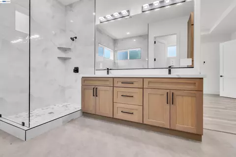 Bath - 5210 Shirehills Ln, Carmichael, CA 95608 photo 1 of 3