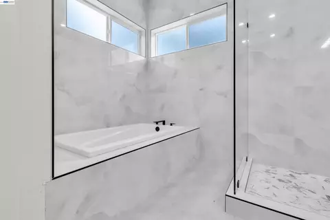 Bath - 5210 Shirehills Ln, Carmichael, CA 95608 photo 2 of 3
